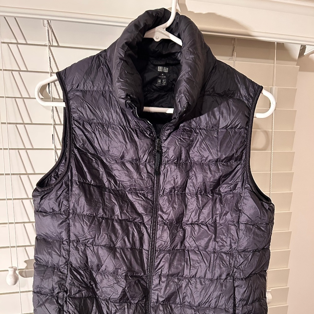 Uniqlo puffer vest, black